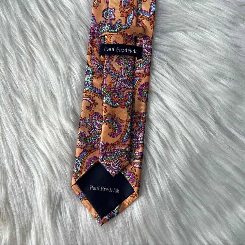 NWT Paul Fredrick 100% Silk Paisley‎ Tie